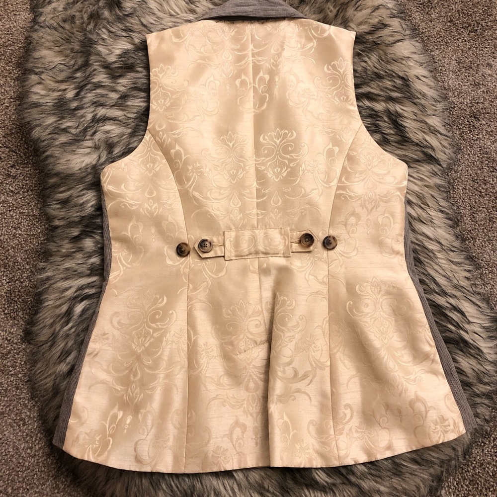 Vest - Picture 3 of 3